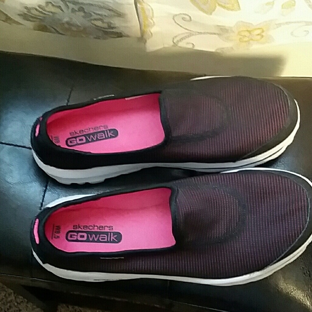 Skechers Go Walk slip-ons